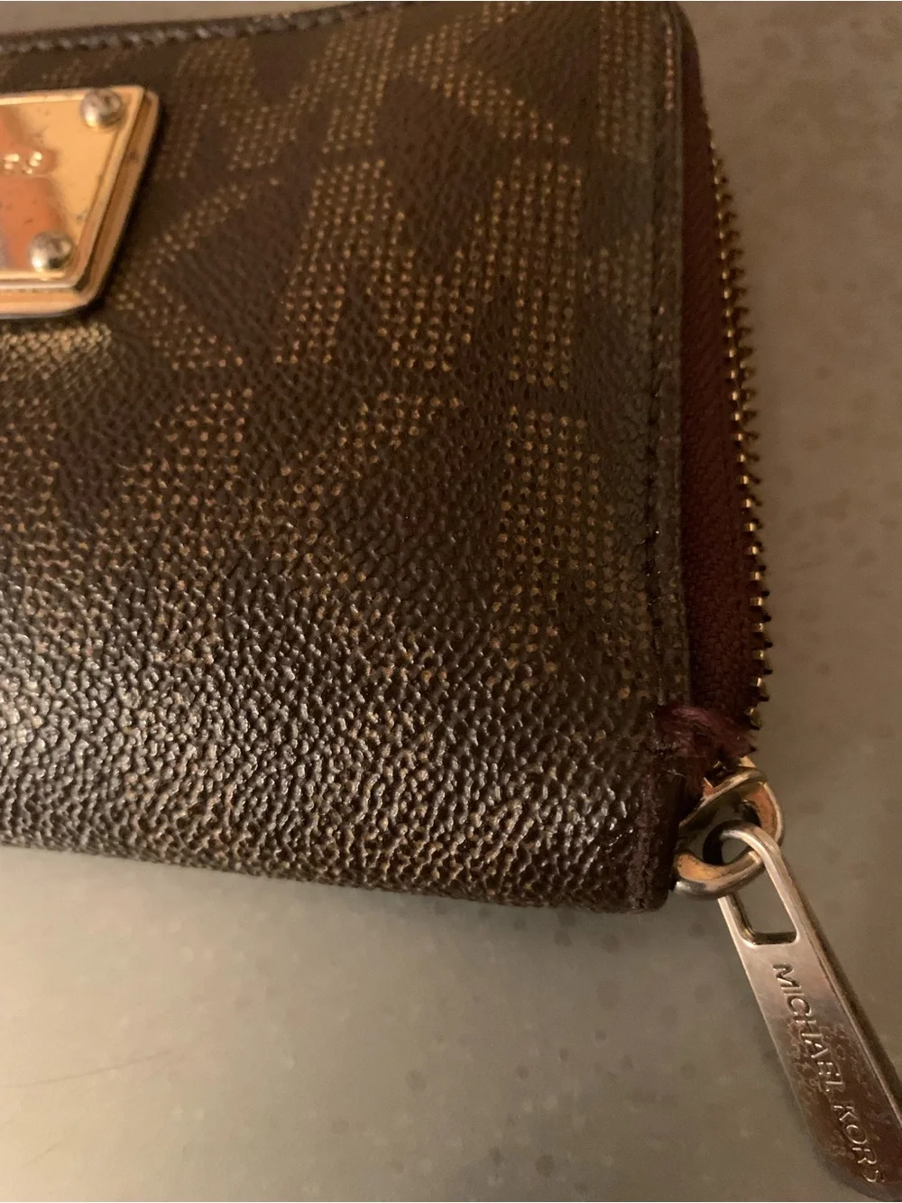 Michael Kors, zip around wallet, MICHAEL KORS signature GOLD plate on front.